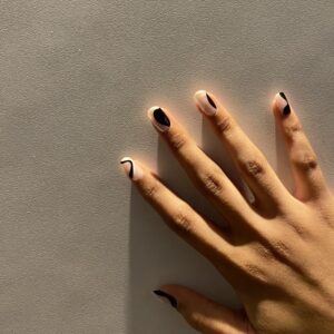 B/W WAVES Semicured Gel Nail Sticker Kit